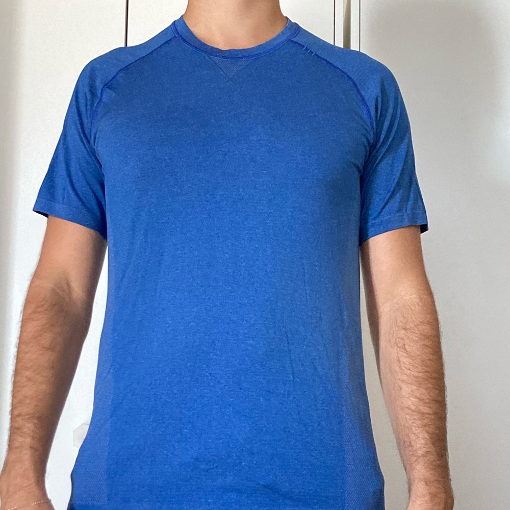 Men’s lulu lemon t shirt